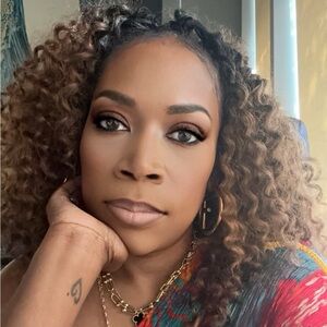 Meet your Posher, Crystal